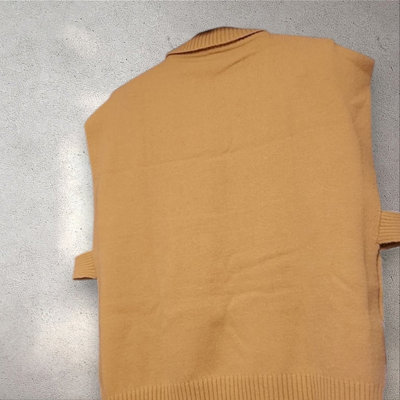 Summrr & Rose Cozy Tan Turtleneck Sweater Vest M/L - Picture 6 of 7